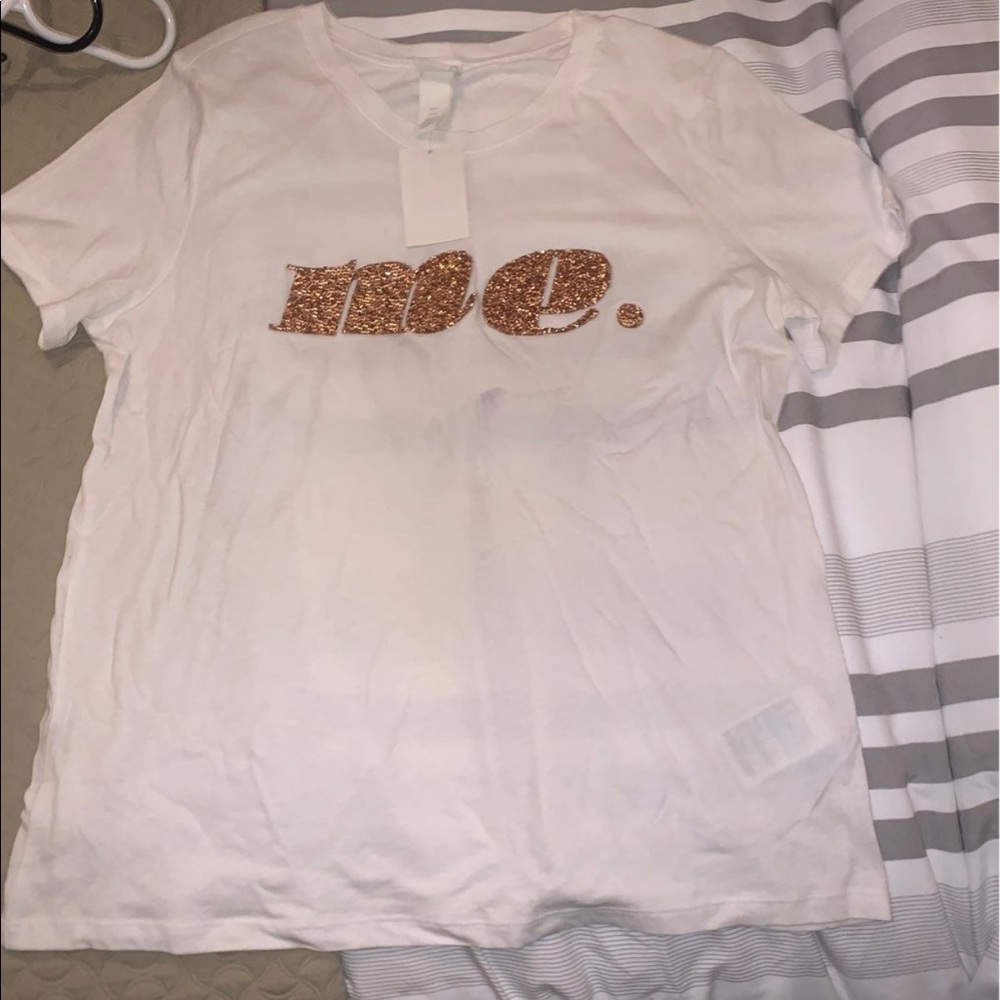 Tag still attached 
Serious buyers only 
Never worn 
Size M 
Gorgeous tee